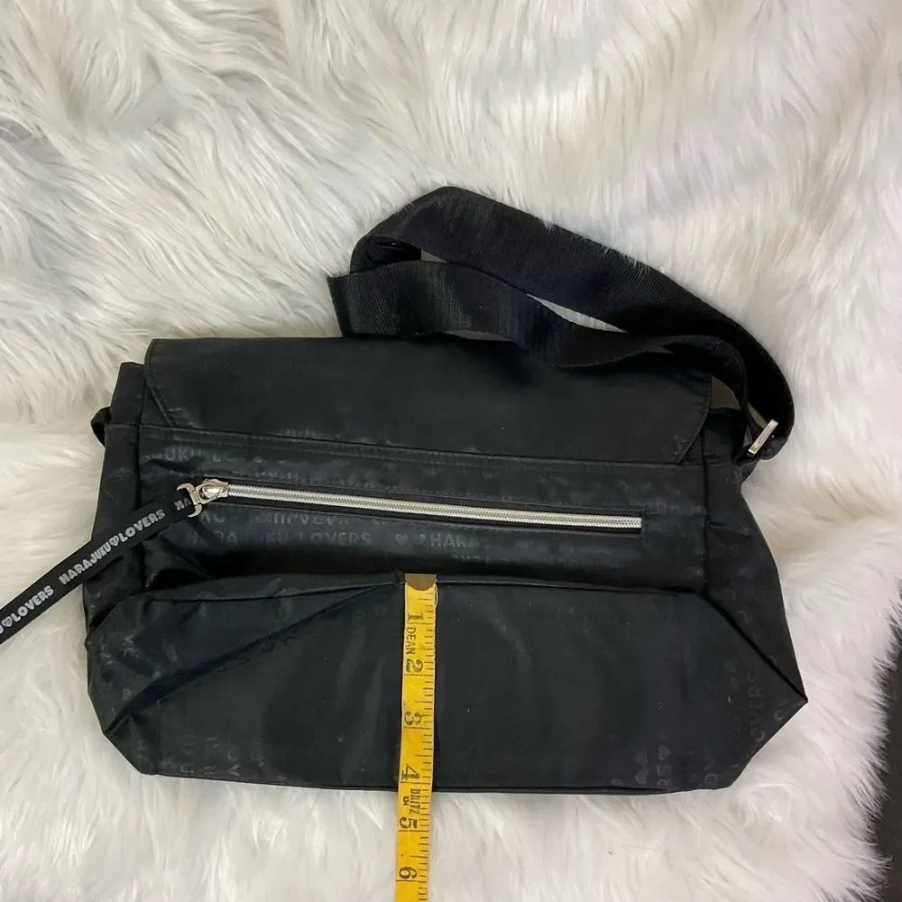 Harajuku Lovers Unisex Black Multi Pocket Crossbody Messenger Bag - Picture 10 of 13